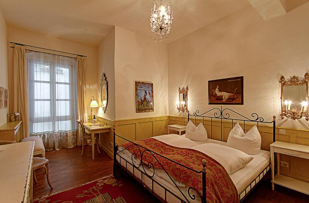 רגנסבורג Hotel Orphee - Grosses Haus מראה חיצוני תמונה